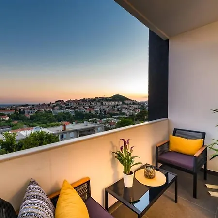 Leda Apartment *